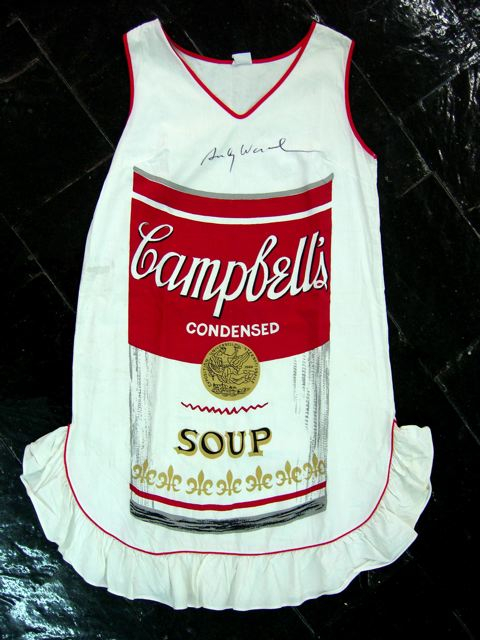 Vestido de tela firmada por Warhol