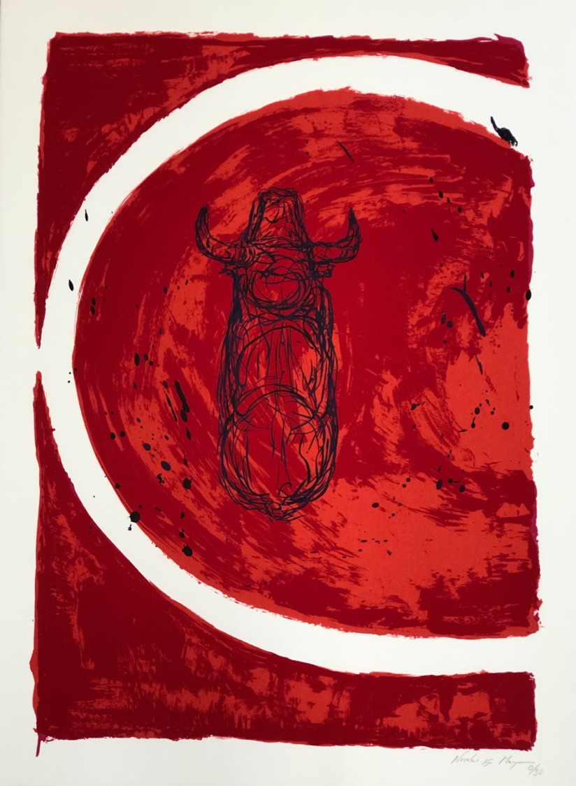 Toro en plaza con fondo rojo