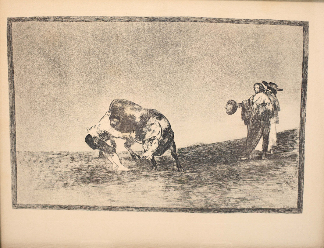 El mismo hombre vuelca un toro en el ruedo de Madrid