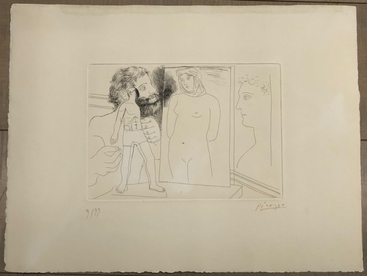 Sculpteur avec sculpture et d'autres heures